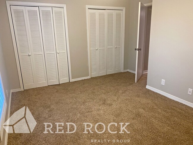 Building Photo - Canterbury Townhouses- Columbus, MS
