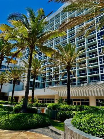 Building Photo - 6801 Collins Ave