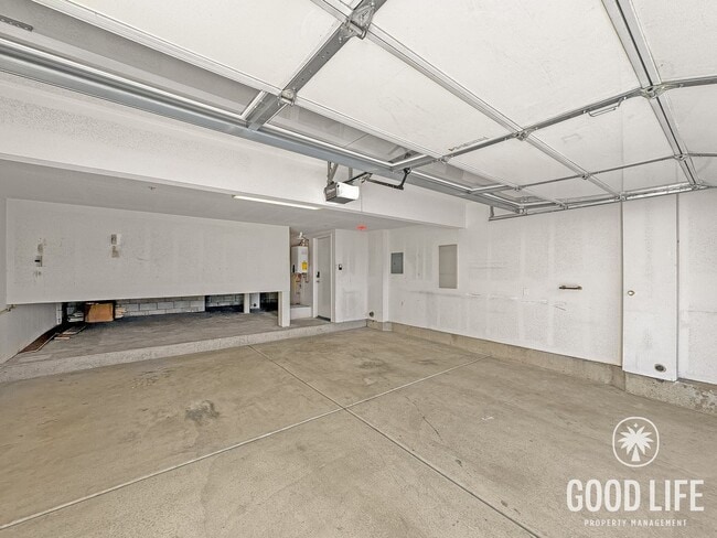 Building Photo - Elegant 3BR Residence in Exclusive Gated Community w/ AC & Garage!