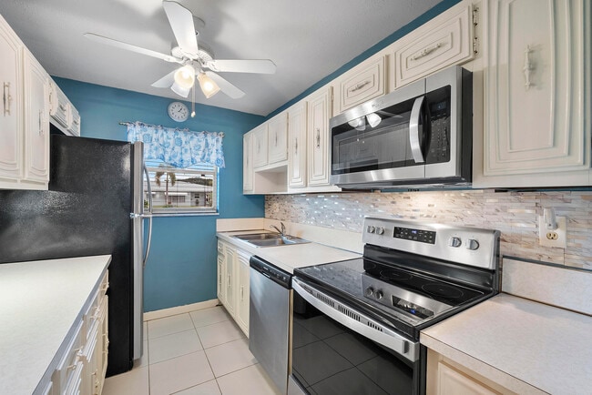 Building Photo - 212 W High Point Terrace