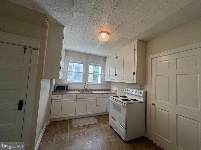 Building Photo - 813 Marye St