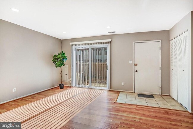 Building Photo - 9930 Brookridge Ct