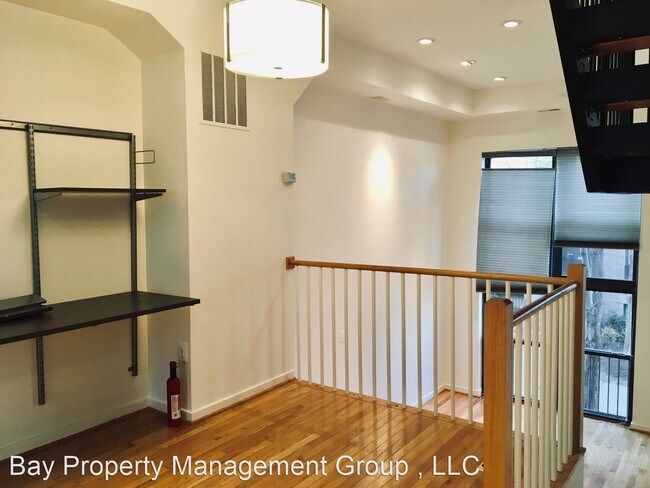 Building Photo - 3 br, 2.5 bath House - 118 Station North Mews