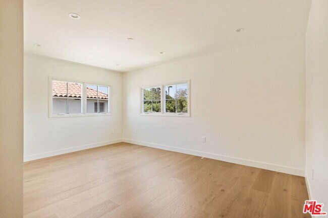 Building Photo - 308 S Highland Ave