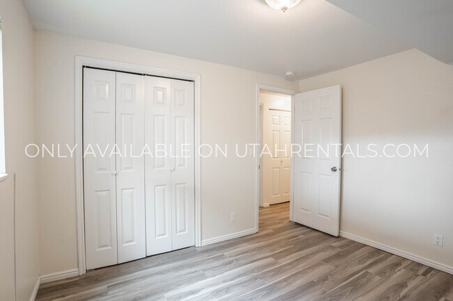 Building Photo - 1651 Hickory Ln