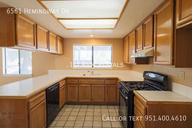 Building Photo - 6561 Hemingway Dr