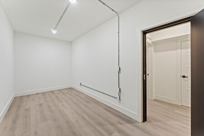 Building Photo - 11 Pagham Ln