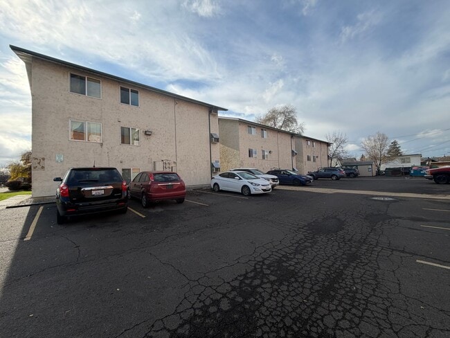 Building Photo - Welcome to Briarwood Apartments!