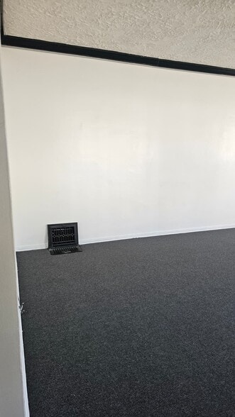 Living Room w/Floor Heater - 1005 N Townsend Ave