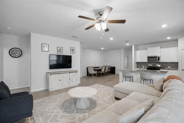 Building Photo - 10104 Sunnyview Ln