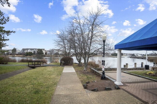 Building Photo - Comfortable, convenient, and well located Ashburn condo.