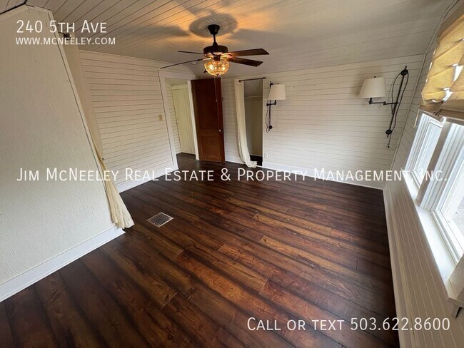 Building Photo - 240 5th Ave