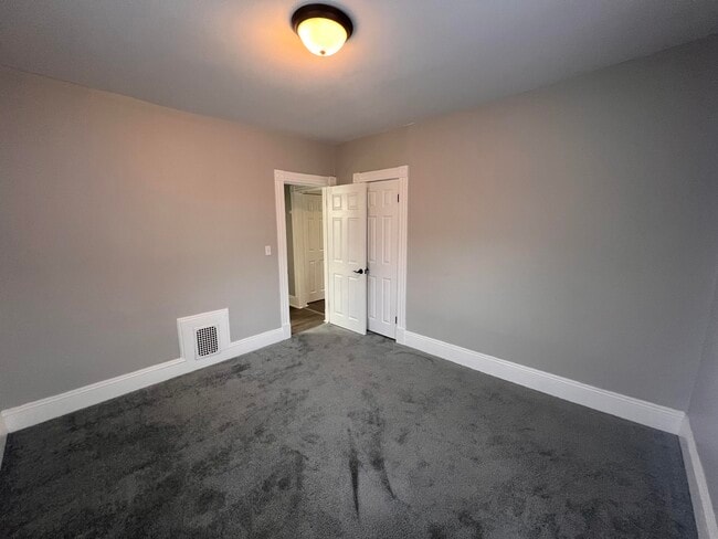 Building Photo - 877 Belmont Ave