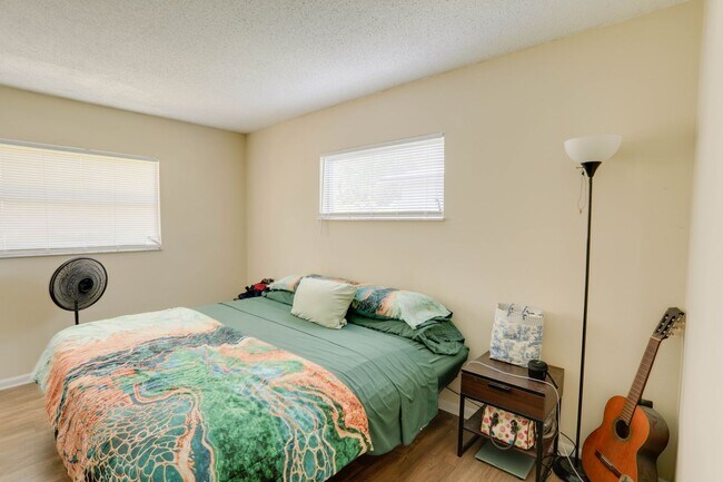 Building Photo - 3086 Bluebrook Dr
