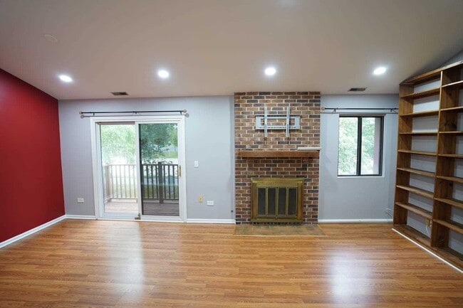 Building Photo - 361 Farnsworth Ct