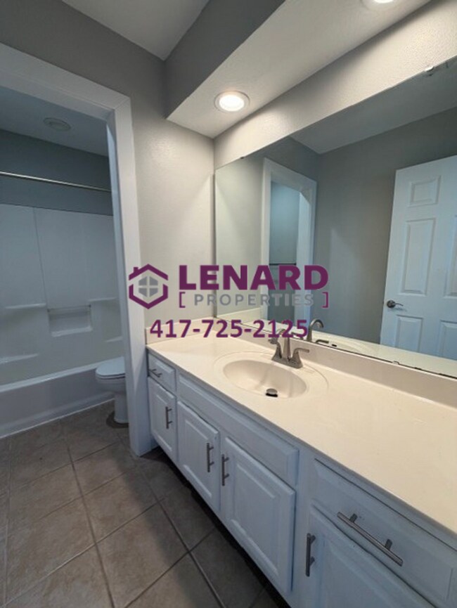 Building Photo - Spacious 3 Bedroom Home!