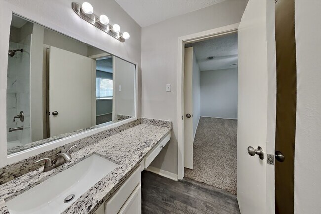 Building Photo - 6823 Harpers Dr