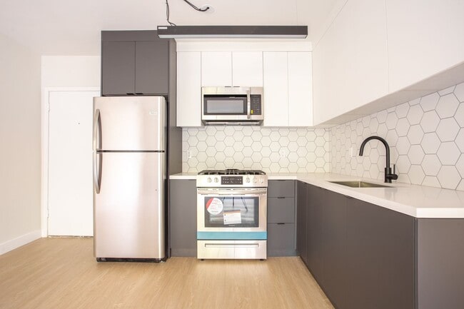 Interior Photo - 1811 Tamarind Apartments