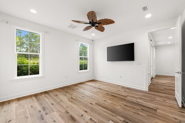 Building Photo - 217 Windrow Way