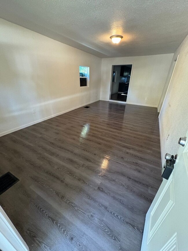 Building Photo - LIMITED TIME**1/2 OFF DEPOSIT**