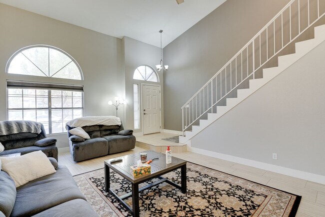 Building Photo - Cozy 3-Bed Home with Pool & Fireplace in P...