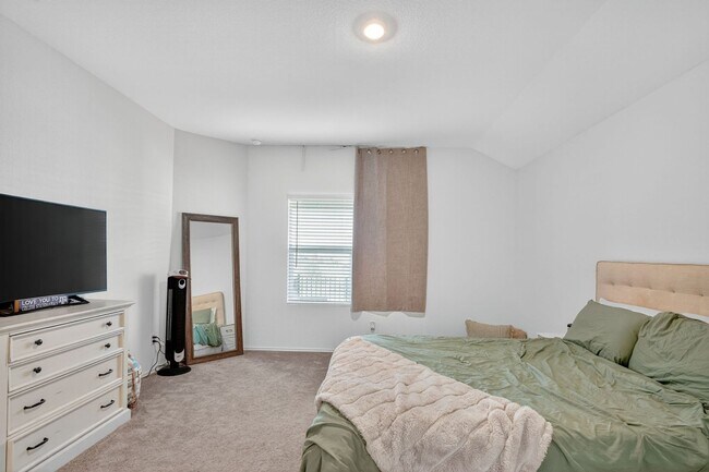 Building Photo - 2420-2424 Four Waters Lp