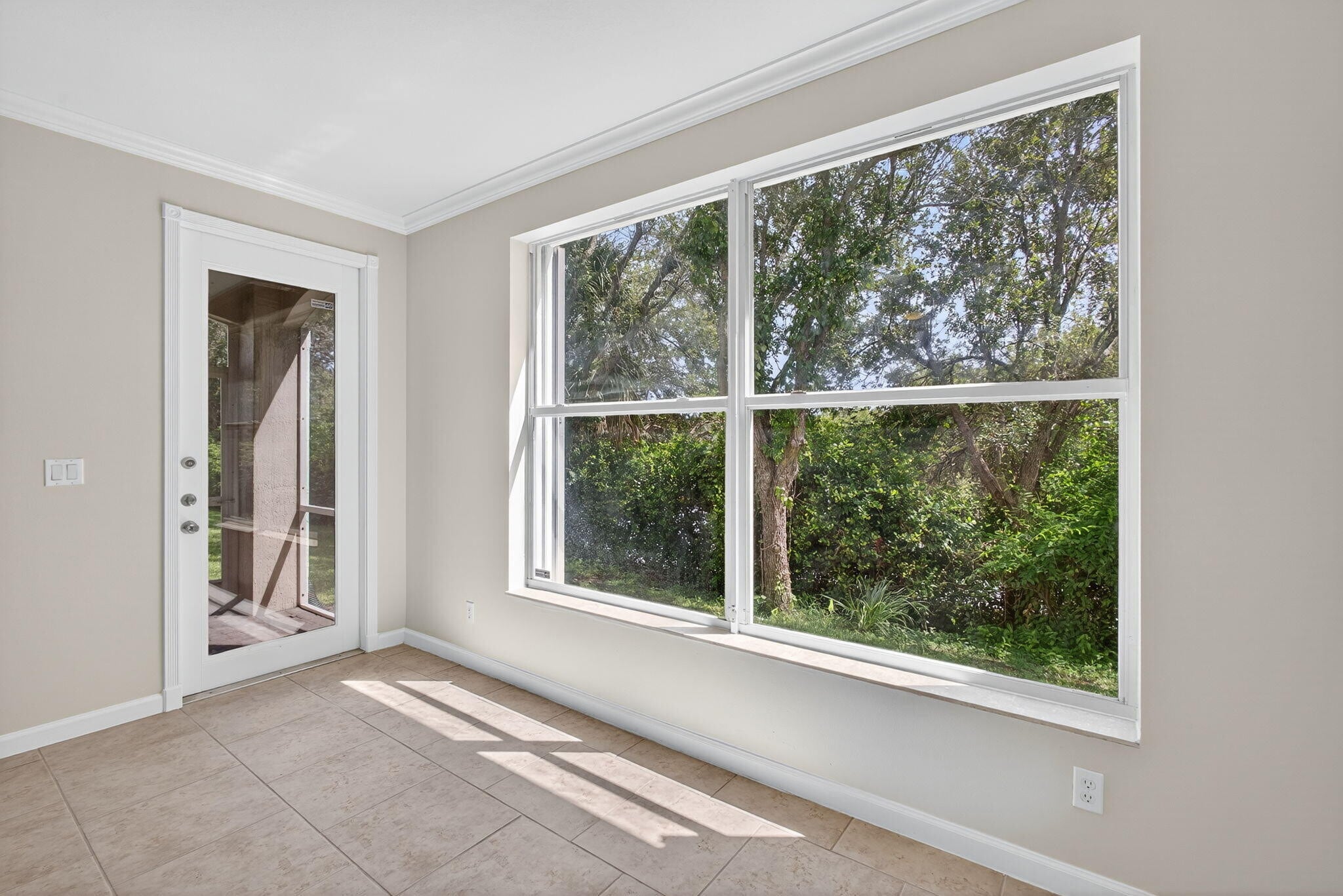 Building Photo - 2213 Oakmont Dr