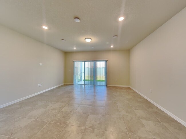 Building Photo - 3117 Emerald Acrs Ln