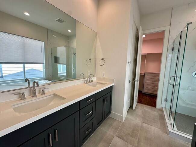 Building Photo - For Lease | 3 Bed, 2 Bath | 2,139 Sq Ft | Greater Heights |