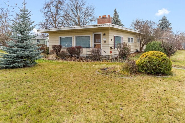 Building Photo - 2324 E South Crescent Ave