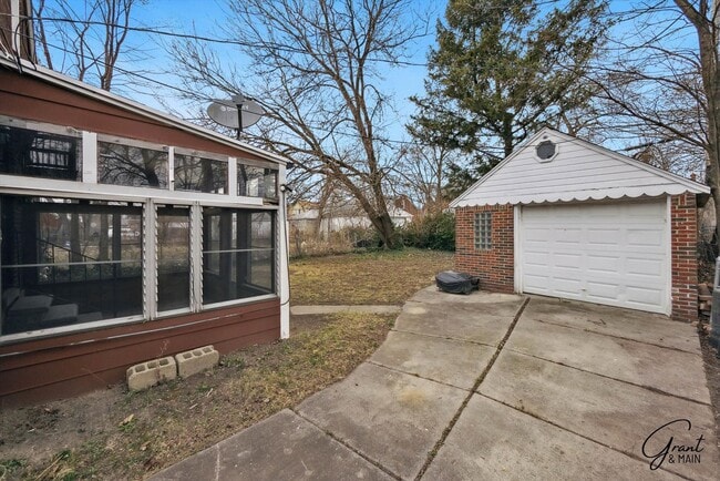 Building Photo - 3 bedroom bungalow $1500