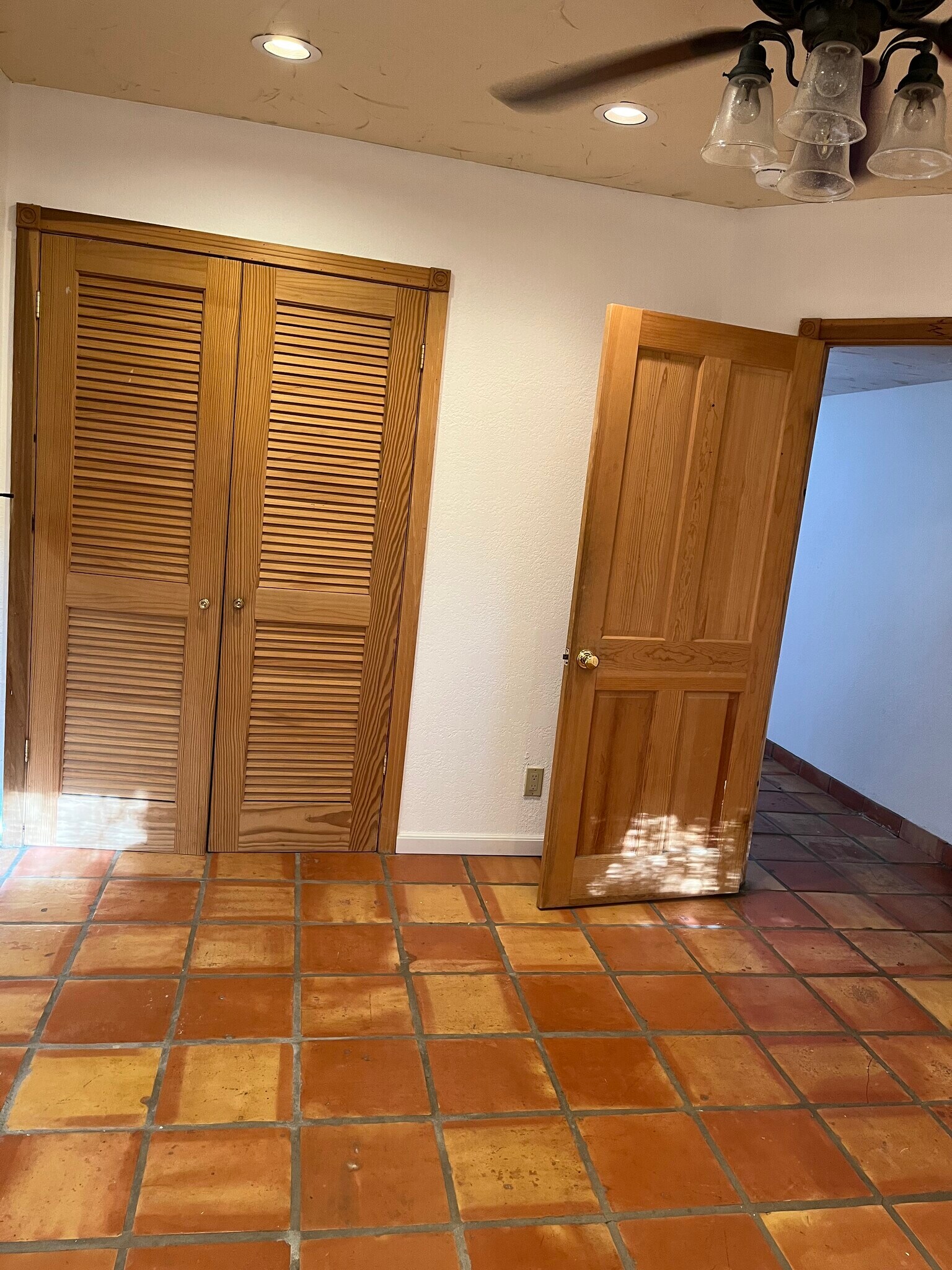 Building Photo - 6033 Rio Vista Ave