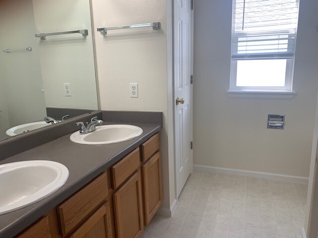 Building Photo - 4952 Tarcoola Ln