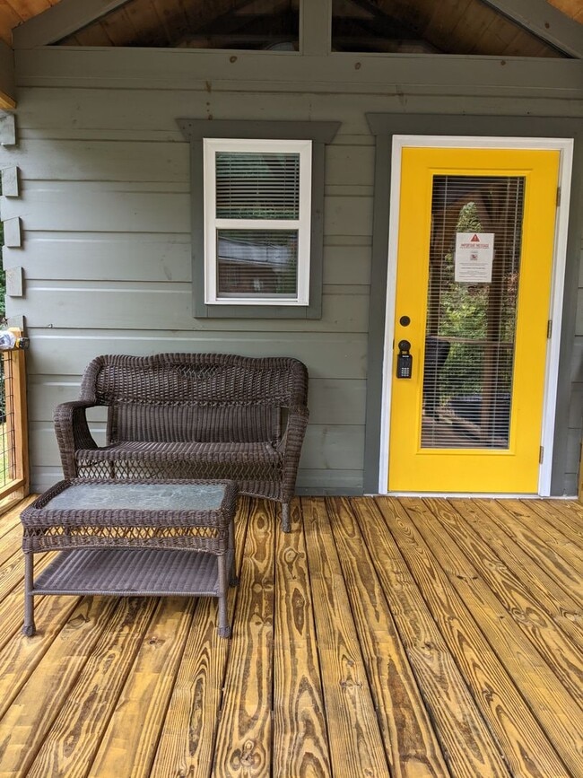 Building Photo - Private Black Mountain Cottage