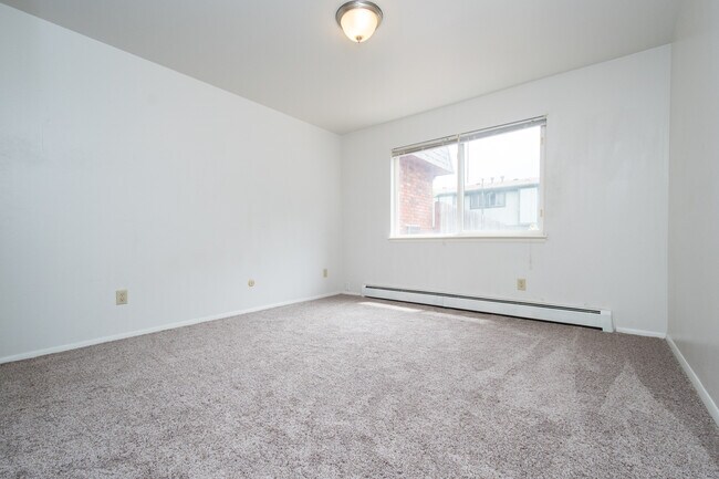 Building Photo - 1720 Azalea Ct