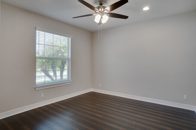 Building Photo - Stunning 3-Bedroom Pool Home with Bonus Room in the Gated Community of Lakeshore at Narcoossee