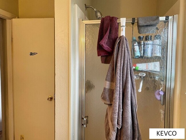 Building Photo - Large Home with Excellent Backyard and Patio