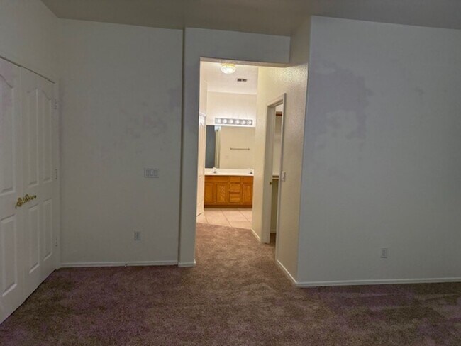 Building Photo - Flag Homes - 013