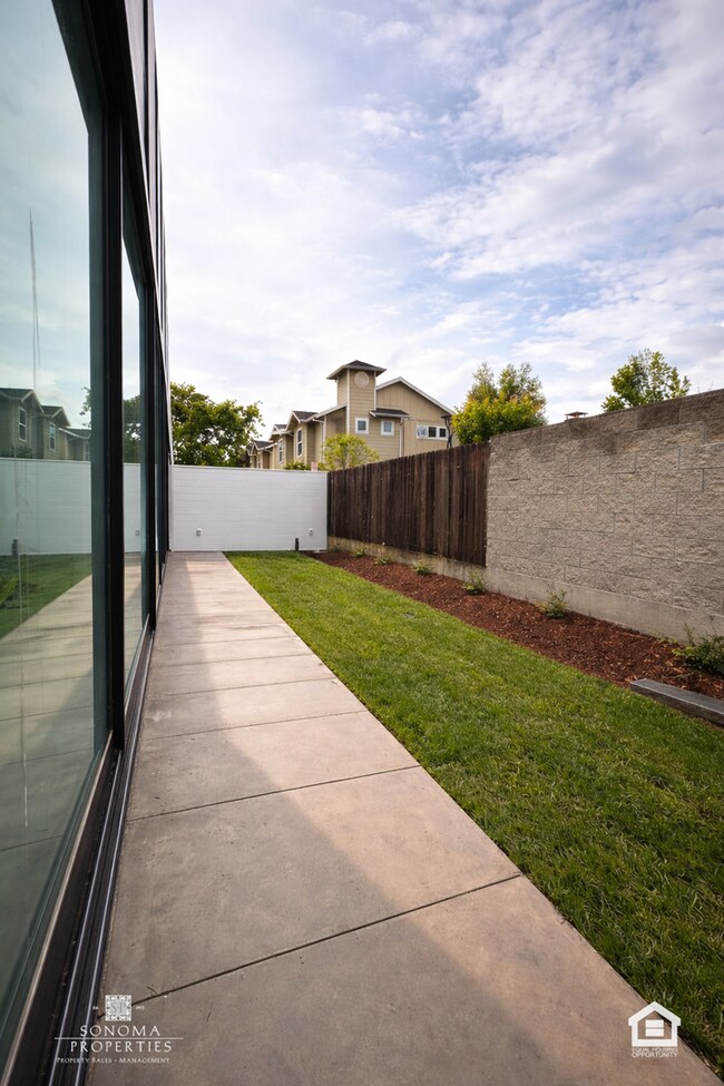 Building Photo - 1207-1209 Broadway