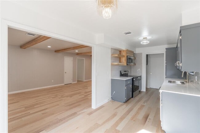 Building Photo - 5124 NW 19th Terrace