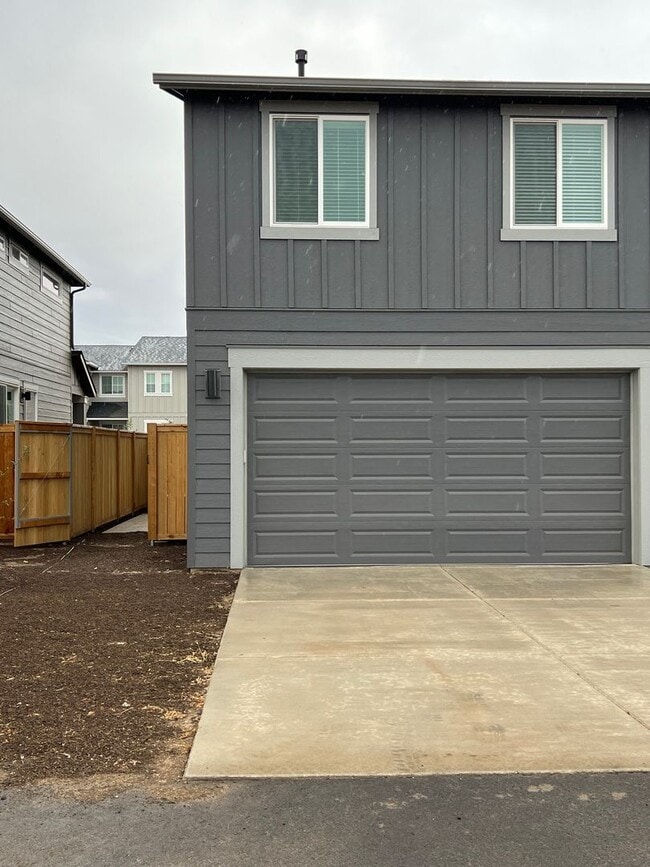 Building Photo - Townhome in Redmond's Dry Canyon Community