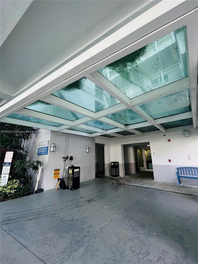 Building Photo - 15051 Royal Oaks Ln