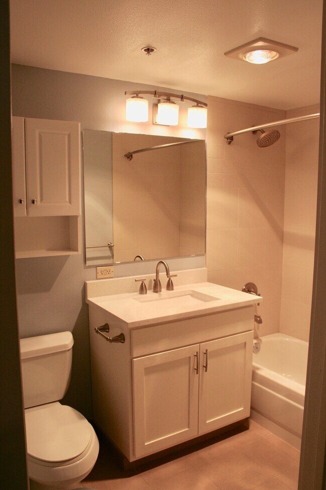 Building Photo - 3028 Western Ave