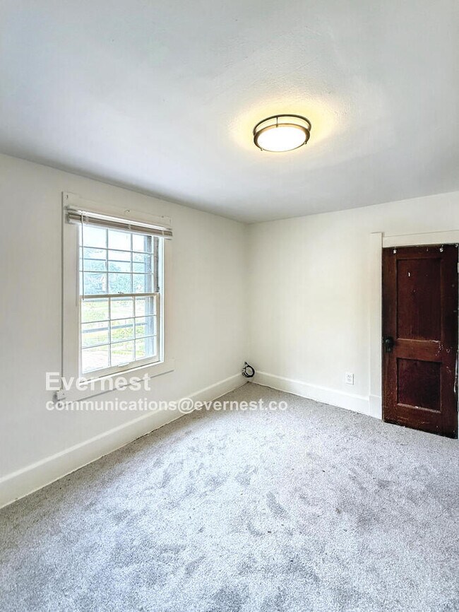 Building Photo - 1124 Vinal St