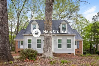 Building Photo - 4 Bedroom Pet-Friendly Home in Charlotte, NC with Main Street Renewal