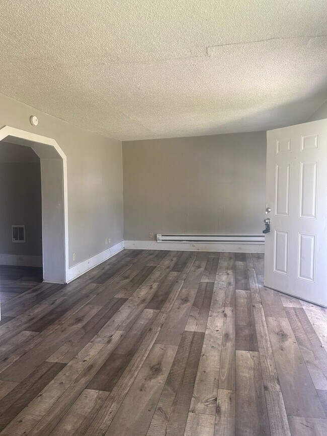 Building Photo - One Bedroom Home in East Ridge; WATER & SEWER INCLUDED!