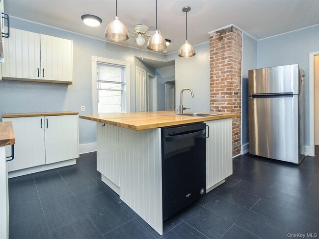 Building Photo - 27 Summit Ave