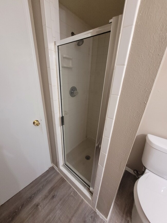 Building Photo - 2 bed 2 bath duplex unit