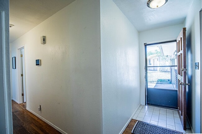 Building Photo - Spacious 3 Bedroom home with Solar Panels