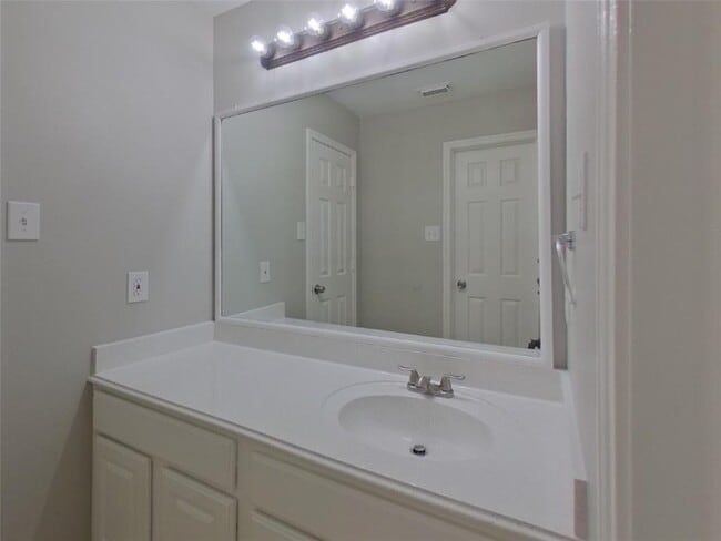 Building Photo - 7526 Oakwood Canyon Dr